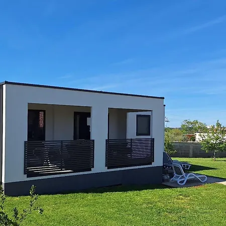 Modern Family House Lucia With Big Garden Feriehus Pula